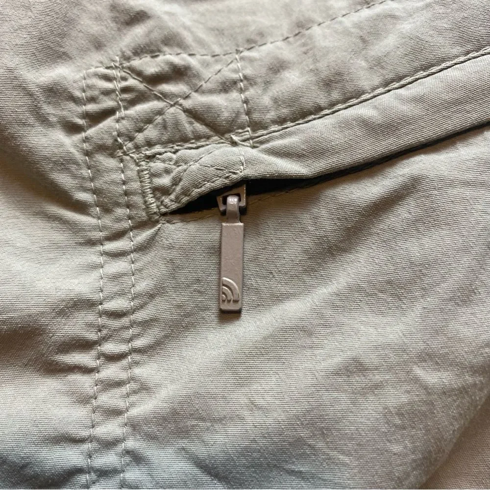 The North Face Light Khaki Shorts W/Mesh Liner